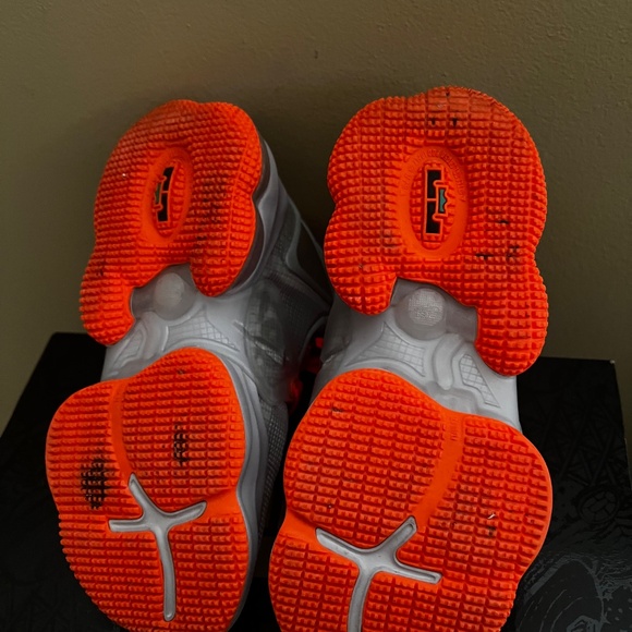 NIKE LEBRON  (19) XIX FAST FOOD BRIGHT CRIMSON DD0418 BOYS SIZE 3.5 - Picture 5 of 5